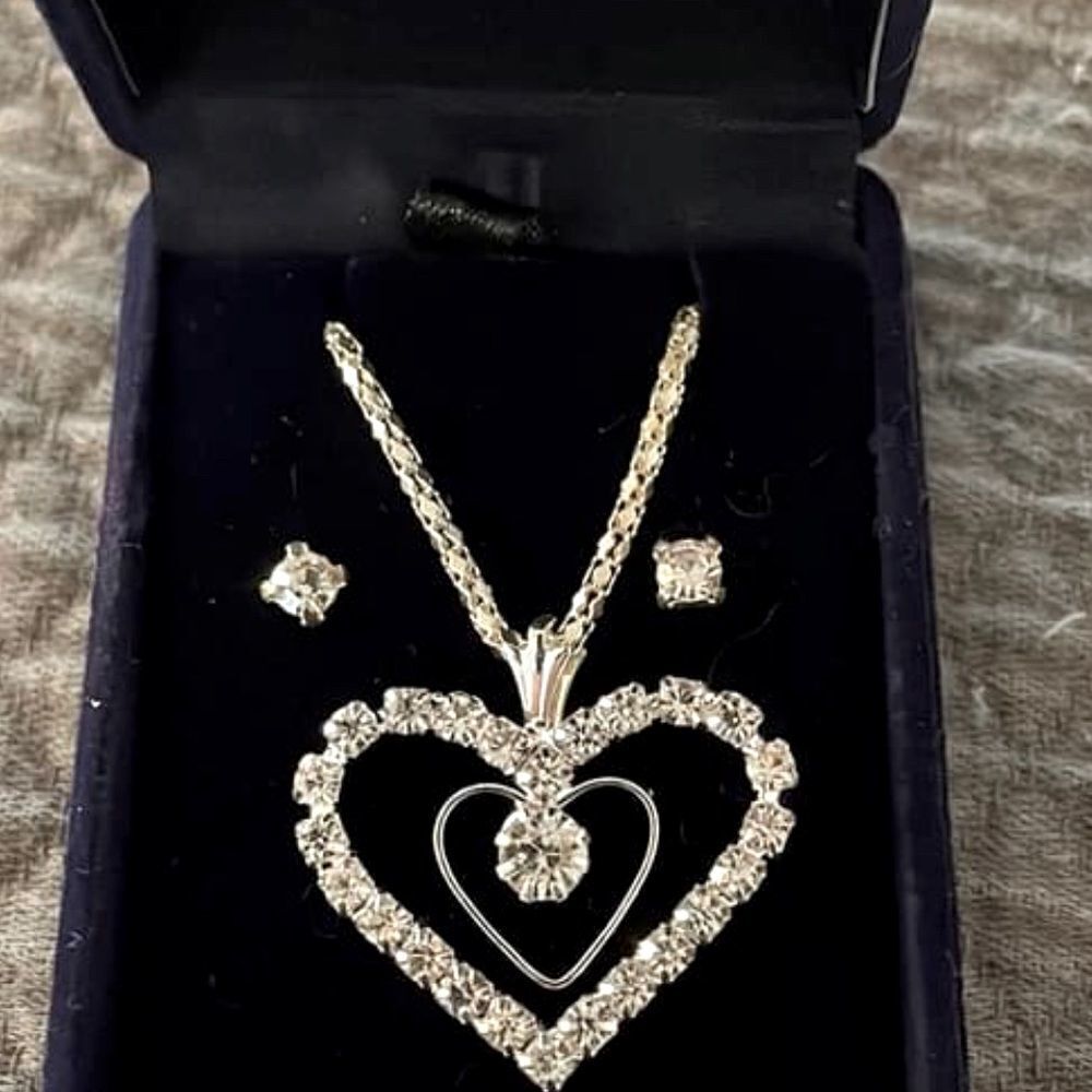 Heart and earrings bundle